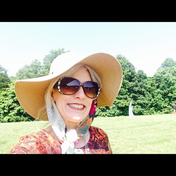 Meet your Posher, Glenda - Picture 1 of 1